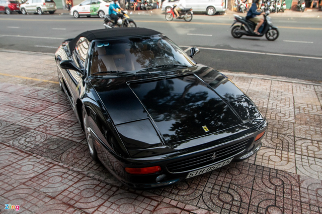 Siêu xe già Ferrari 355 F1 Spider của ông Đặng Lê Nguyên Vũ có gì đặc biệt? - Hình 2 Sieu xe gia Ferrari 355 F1 Spider cua ong Dang Le Nguyen Vu co gi dac biet?-Hinh-2