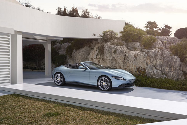 Ferrari Roma Spider 2024 mui trần mềm từ 280.000 USD có gì hay? - Hình 2 Ferrari Roma Spider 2024 mui tran mem tu 280.000 USD co gi hay?-Hinh-2