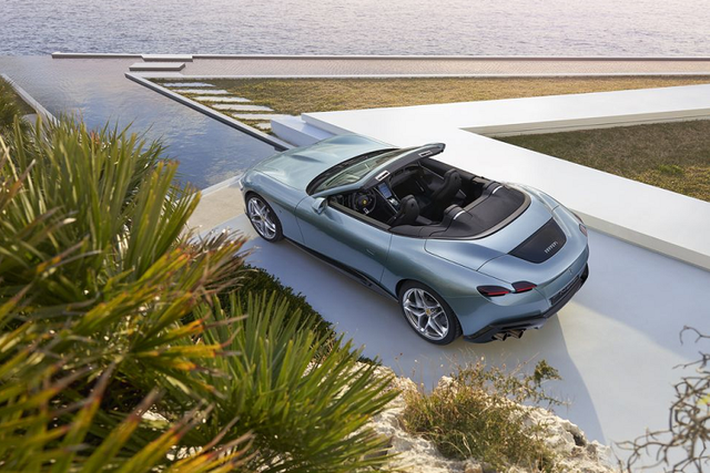 Ferrari Roma Spider 2024 mui trần mềm từ 280.000 USD có gì hay? - Hình 4 Ferrari Roma Spider 2024 mui tran mem tu 280.000 USD co gi hay?-Hinh-4