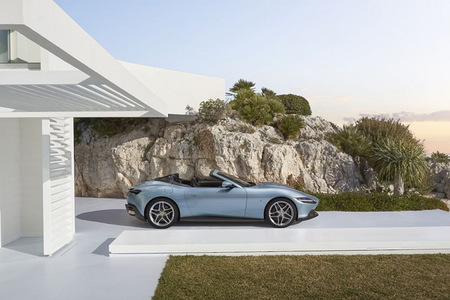 Ferrari Roma Spider 2024 mui trần mềm từ 280.000 USD có gì hay? - Hình 7 Ferrari Roma Spider 2024 mui tran mem tu 280.000 USD co gi hay?-Hinh-7