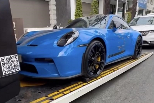 Cuong Do la cam lai Porsche 911 GT3 992 hon 16 ty 