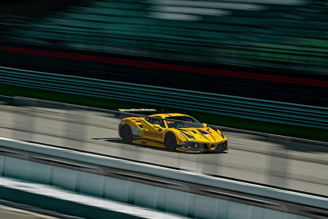 Cường Đô la trải nghiệm siêu xe đua Ferrari 488 Challenge - Hình 10 Cuong Do la trai nghiem sieu xe dua Ferrari 488 Challenge-Hinh-10