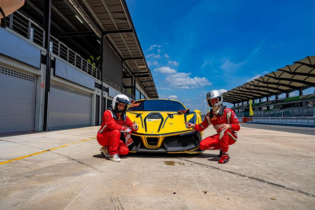 Cường Đô la trải nghiệm siêu xe đua Ferrari 488 Challenge - Hình 4 Cuong Do la trai nghiem sieu xe dua Ferrari 488 Challenge-Hinh-4