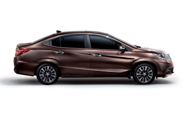 "Soi" Honda Crider 2024 từ 500 triệu đồng, bản kéo dài của Honda City - Hình 2 Sẽ có 2 phiên bản của mẫu xe sedan Honda Crider 2024 được bán ra lần này đó là động cơ xăng và phiên bản hybrid e: HEV, trong đó, giá xe Honda Crider 2024 phiên bản xăng là từ 119.800 nhân dân tệ đến 139.800 nhân dân tệ (tương đương 399 triệu đồng đến 466 triệu đồng).