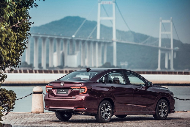 "Soi" Honda Crider 2024 từ 500 triệu đồng, bản kéo dài của Honda City - Hình 3 Còn Honda Crider 2024 bản hybrid e: HEV sẽ có tổng cộng 3 phiên bản với giá bán lần lượt là 149.800 nhân dân tệ (tương đương 500 triệu đồng), 155.800 nhân dân tệ (tương đương 520 triệu đồng) và sau cùng có giá 169.800 nhân dân tệ (tương đương 566 triệu đồng).