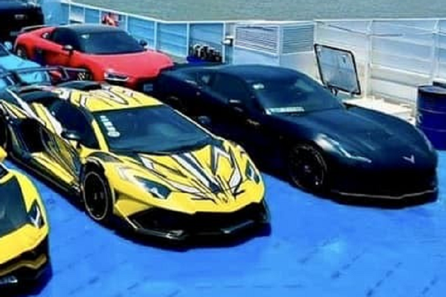 Choáng ngợp chuyến phà chở dàn siêu xe trăm tỷ của Hoàng Kim Khánh - Hình 7 Choang ngop chuyen pha cho dan sieu xe tram ty cua Hoang Kim Khanh-Hinh-7