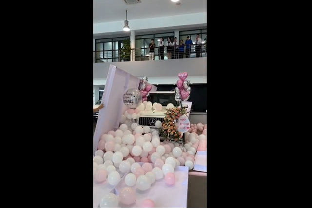 'Soái ca' chi hơn 11 tỷ mua xe sang G63 tặng sinh nhật vợ - Hình 4 'Soai ca' chi hon 11 ty mua xe sang G63 tang sinh nhat vo-Hinh-4