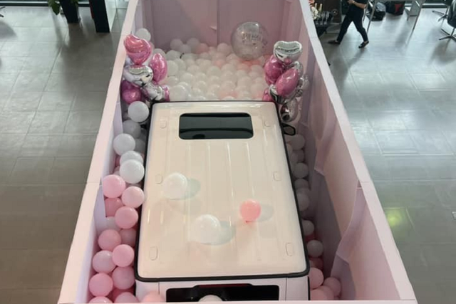 'Soái ca' chi hơn 11 tỷ mua xe sang G63 tặng sinh nhật vợ - Hình 3 'Soai ca' chi hon 11 ty mua xe sang G63 tang sinh nhat vo-Hinh-3