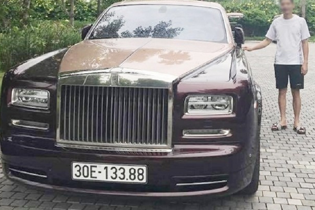 Hủy đấu giá lần 6 Rolls-Royce Phantom Lửa thiêng của Trịnh Văn Quyết - Hình 2 Huy dau gia lan 6 Rolls-Royce Phantom Lua thieng cua Trinh Van Quyet-Hinh-2