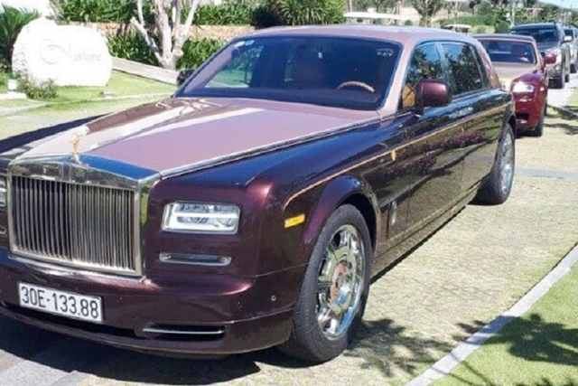 Hủy đấu giá lần 6 Rolls-Royce Phantom Lửa thiêng của Trịnh Văn Quyết Huy dau gia lan 6 Rolls-Royce Phantom Lua thieng cua Trinh Van Quyet