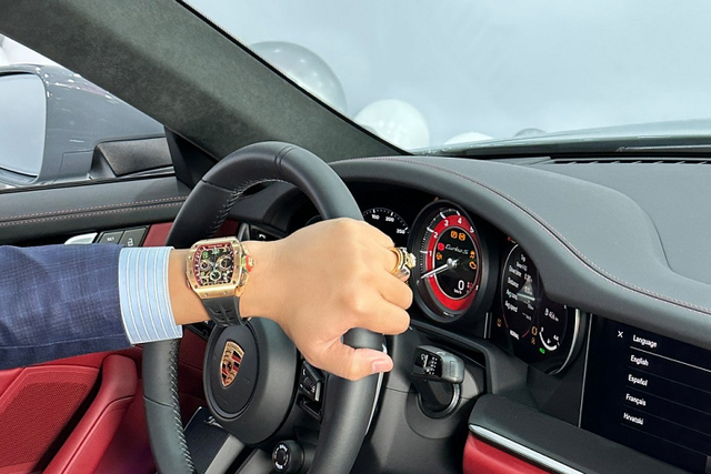 Chi tiết Porsche 911 Turbo S 992 hơn 16 tỷ của đại gia Hoàng Kim Khánh - Hình 5 Chi tiet Porsche 911 Turbo S 992 hon 16 ty cua dai gia Hoang Kim Khanh-Hinh-5