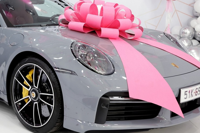 Chi tiết Porsche 911 Turbo S 992 hơn 16 tỷ của đại gia Hoàng Kim Khánh - Hình 7 Chi tiet Porsche 911 Turbo S 992 hon 16 ty cua dai gia Hoang Kim Khanh-Hinh-7