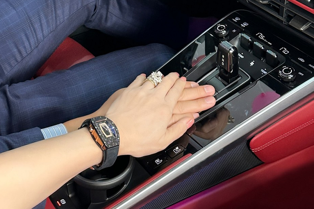 Chi tiết Porsche 911 Turbo S 992 hơn 16 tỷ của đại gia Hoàng Kim Khánh - Hình 6 Chi tiet Porsche 911 Turbo S 992 hon 16 ty cua dai gia Hoang Kim Khanh-Hinh-6