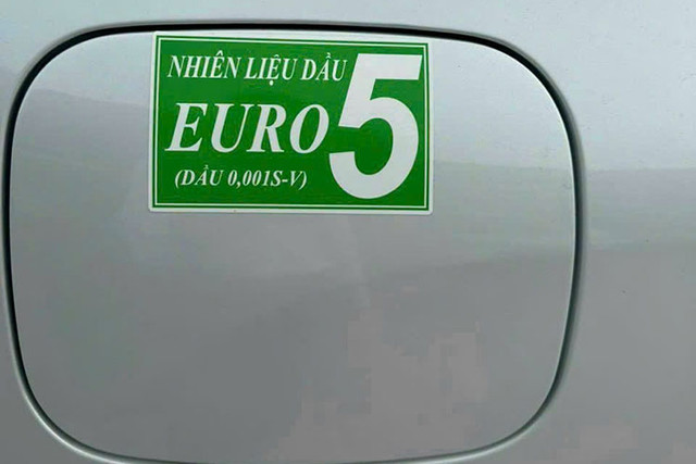 Cận cảnh Toyota Hilux 2023 tăng giá tới 178 triệu đồng tại Việt Nam - Hình 5 Can canh Toyota Hilux 2023 tang gia toi 178 trieu dong tai Viet Nam-Hinh-5