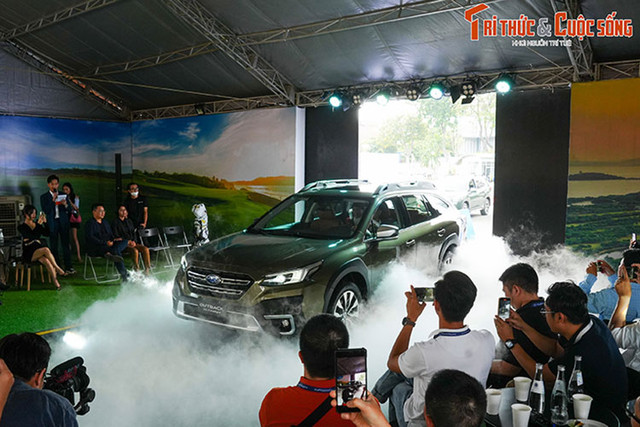 Cận cảnh Subaru Outback 2023 nâng cấp, giá hơn 2 tỷ tại Việt Nam Can canh Subaru Outback 2023 nang cap, gia hon 2 ty tai Viet Nam