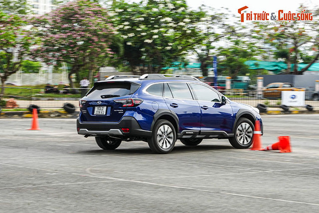 Cận cảnh Subaru Outback 2023 nâng cấp, giá hơn 2 tỷ tại Việt Nam - Hình 10 Can canh Subaru Outback 2023 nang cap, gia hon 2 ty tai Viet Nam-Hinh-10