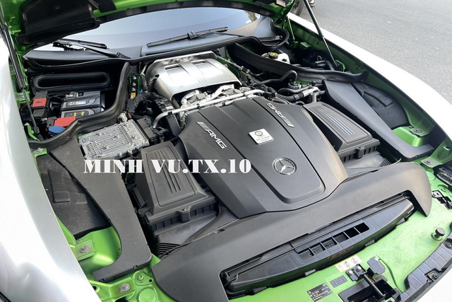Cận cảnh Mercedes-AMG GT R hơn 11 tỷ biển đẹp nhất Việt Nam - Hình 9 Can canh Mercedes-AMG GT R hon 11 ty bien dep nhat Viet Nam-Hinh-9