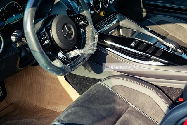 Cận cảnh Mercedes-AMG GT R hơn 11 tỷ biển đẹp nhất Việt Nam - Hình 6 Can canh Mercedes-AMG GT R hon 11 ty bien dep nhat Viet Nam-Hinh-6