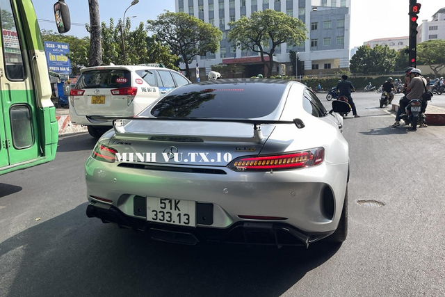 Cận cảnh Mercedes-AMG GT R hơn 11 tỷ biển đẹp nhất Việt Nam - Hình 8 Can canh Mercedes-AMG GT R hon 11 ty bien dep nhat Viet Nam-Hinh-8
