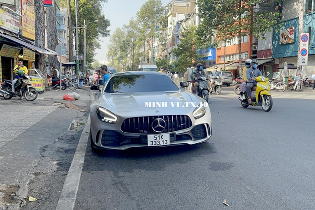 Cận cảnh Mercedes-AMG GT R hơn 11 tỷ biển đẹp nhất Việt Nam - Hình 3 Can canh Mercedes-AMG GT R hon 11 ty bien dep nhat Viet Nam-Hinh-3