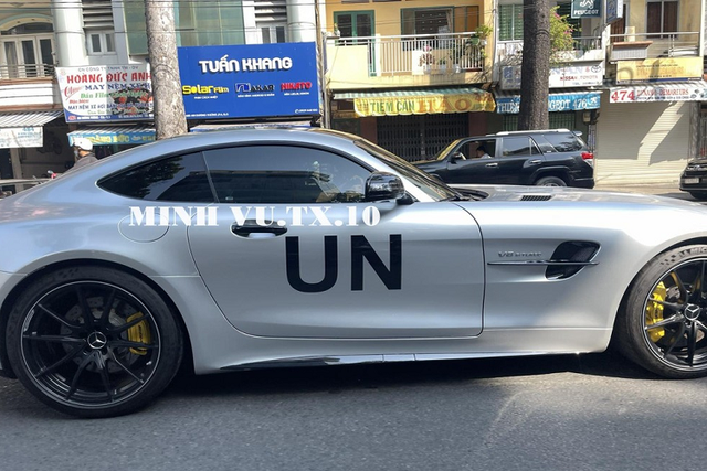 Cận cảnh Mercedes-AMG GT R hơn 11 tỷ biển đẹp nhất Việt Nam - Hình 11 Can canh Mercedes-AMG GT R hon 11 ty bien dep nhat Viet Nam-Hinh-11