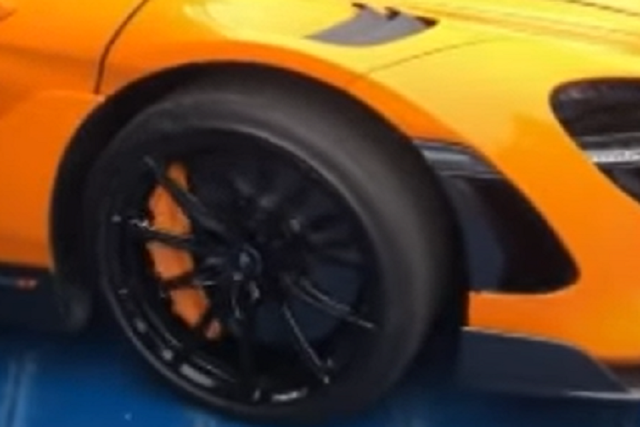 Đại gia Kiên Giang chi hơn 36 tỷ mua siêu xe McLaren 765LT - Hình 3 Dai gia Kien Giang chi hon 36 ty mua sieu xe McLaren 765LT-Hinh-3