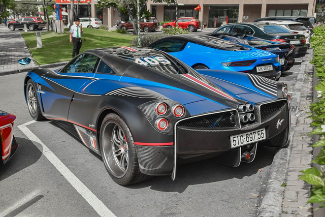 Dàn siêu xe hơn 200 trăm tỷ của Cường Đô la và Minh Nhựa - Hình 2 Dan sieu xe hon 200 tram ty cua Cuong Do la va Minh Nhua-Hinh-2