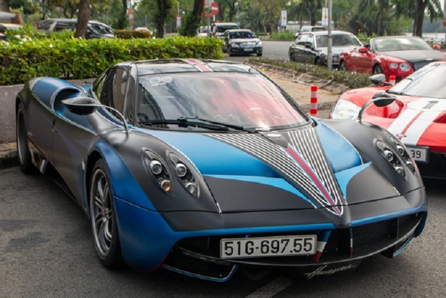 Dàn siêu xe hơn 200 trăm tỷ của Cường Đô la và Minh Nhựa - Hình 8 Dan sieu xe hon 200 tram ty cua Cuong Do la va Minh Nhua-Hinh-8