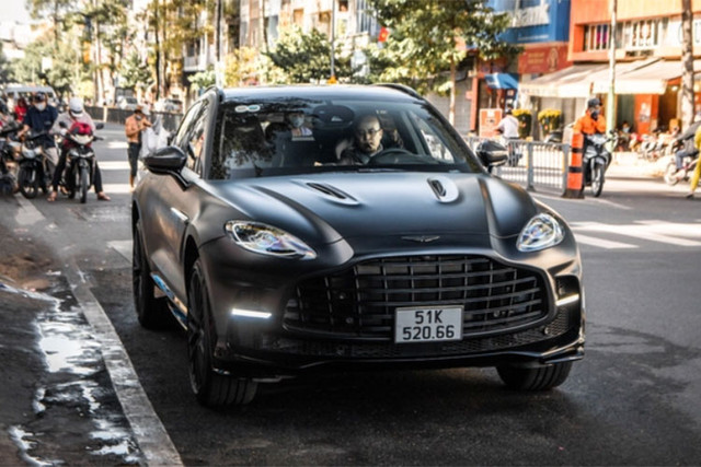 Đại gia Đặng Lê Nguyên Vũ khai xuân bằng Aston Martin DBX 707 giá 21,7 tỷ - Hình 13 Dai gia Dang Le Nguyen Vu khai xuan bang Aston Martin DBX 707 gia 21,7 ty-Hinh-13
