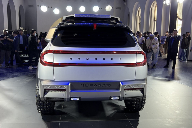 Chi tiết SUV cỡ C cho dân chơi off-road - Hình 7 Chi tiet SUV co C cho dan choi off-road-Hinh-7