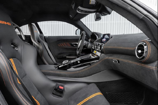 Chi tiết Mercedes-AMG GT Black Series không dưới 18 tỷ cập bến Việt Nam - Hình 6 Chi tiet Mercedes-AMG GT Black Series khong duoi 18 ty cap ben Viet Nam-Hinh-6