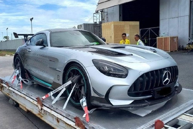 Chi tiết Mercedes-AMG GT Black Series không dưới 18 tỷ cập bến Việt Nam - Hình 2 Chi tiet Mercedes-AMG GT Black Series khong duoi 18 ty cap ben Viet Nam-Hinh-2