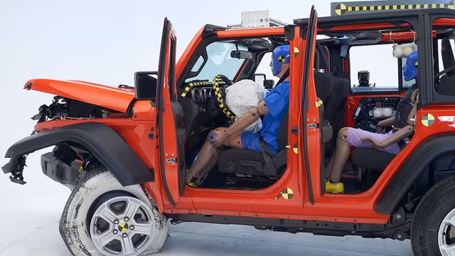 Loat oto SUV gia dinh bao ve hanh khach phia sau tot nhat-Hinh-2