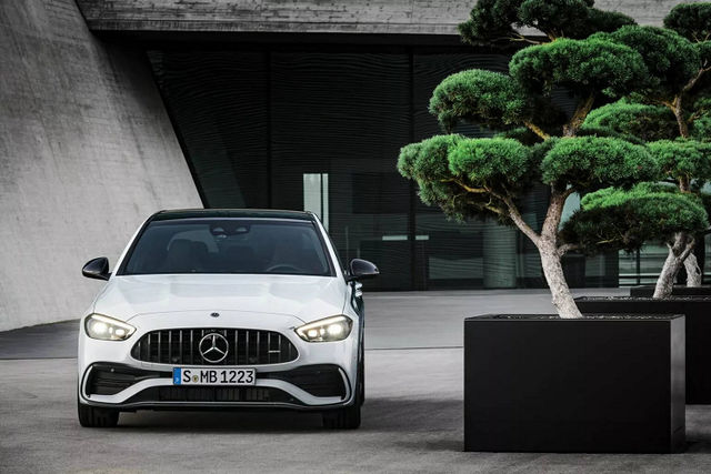 Chi tiết Mercedes-AMG C43 2023 1,4 tỷ đồng - Hình 2 Chi tiet Mercedes-AMG C43 2023 1,4 ty dong-Hinh-2
