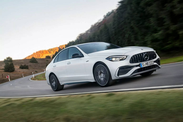 Chi tiết Mercedes-AMG C43 2023 1,4 tỷ đồng Chi tiet Mercedes-AMG C43 2023 1,4 ty dong