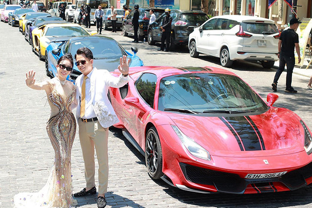 Đại gia Hoàng Kim Khánh "chốt đơn" siêu xe Ferrari chính hãng Việt Nam - Hình 6 Dai gia Hoang Kim Khanh