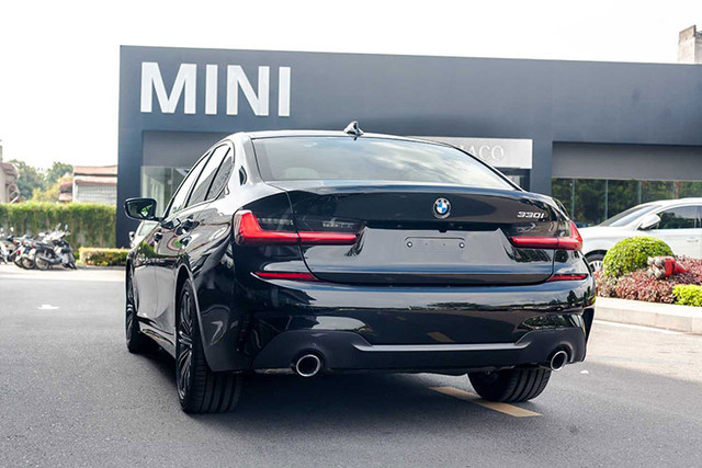 BMW 3-Series tại Việt Nam đang rẻ hơn Toyota Camry? - Hình 4 BMW 3-Series tai Viet Nam dang re hon Toyota Camry?-Hinh-4