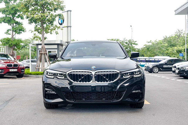 BMW 3-Series tại Việt Nam đang rẻ hơn Toyota Camry? - Hình 3 BMW 3-Series tai Viet Nam dang re hon Toyota Camry?-Hinh-3