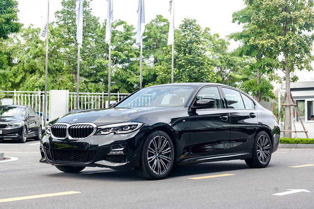 BMW 3-Series tại Việt Nam đang rẻ hơn Toyota Camry? BMW 3-Series tai Viet Nam dang re hon Toyota Camry?