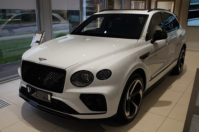 Điểm danh 10 xe sang có khoang hành khách VIP - Hình 9 Diem danh 10 xe sang co khoang hanh khach VIP-Hinh-9