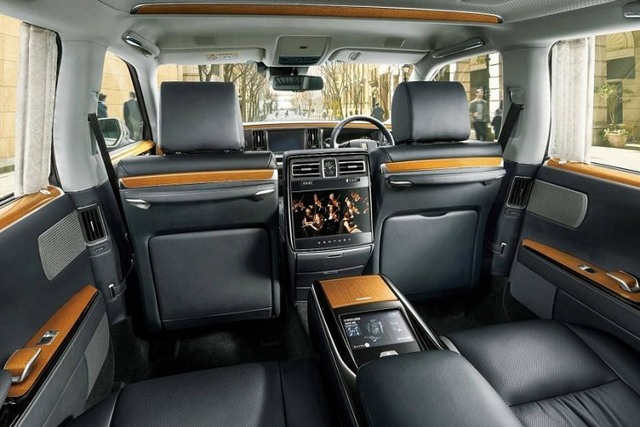 Điểm danh 10 xe sang có khoang hành khách VIP - Hình 4 Diem danh 10 xe sang co khoang hanh khach VIP-Hinh-4