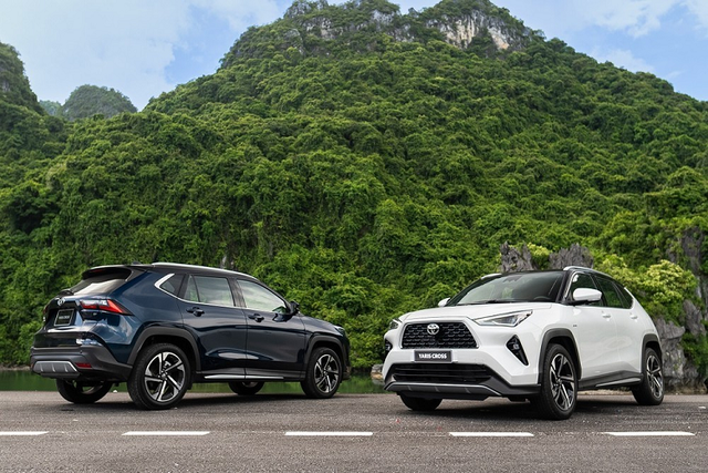 "Soi" loạt ôtô mới sắp ra mắt Việt Nam ngay trong tháng 9/2023 Toyota Yaris Cross Toyota Yaris Cross là một trong những mẫu ôtô mới về Việt Nam được mong chờ nhất. Thuộc phân khúc SUV cỡ B, cạnh tranh với Hyundai Creta, Kia Seltos và Honda HR-V. Toyota Yaris Cross tại Việt Nam sẽ được nhập khẩu nguyên chiếc từ Indonesia. Hiện giá xe chưa được công bố, nhưng theo một số nhân viên tư vấn bán hàng tại đại lý, giá xe dự kiến 740 triệu với bản máy xăng và 840 triệu đồng với bản hybrid.