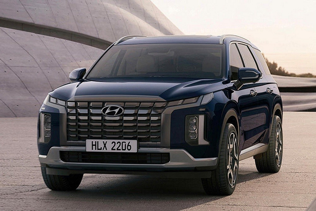 "Soi" loạt ôtô mới sắp ra mắt Việt Nam ngay trong tháng 9/2023 - Hình 11 Hyundai Palisade Không chỉ Custo, trong tháng 9 năm nay, Hyundai dự kiến còn giới thiệu mẫu SUV cỡ lớn Palisade ở Việt Nam như đối thủ dành cho Ford Explorer và Volkswagen Teramont. Sự xuất hiện của Palisade sẽ khiến danh mục SUV của thương hiệu Hyundai ở Việt Nam trở nên đầy đủ hơn khi trải dài từ phân khúc B đến E. Theo tin đồn, Hyundai Palisade ở Việt Nam sẽ có giá dao động trong khoảng 2 tỷ đồng, rẻ hơn 2 đối thủ kể trên.