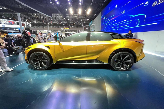 Toyota bZ Sport tại Trung Quốc "nhái" cả Ferrari lẫn Aston Martin? - Hình 6 Toyota bZ Sport tai Trung Quoc