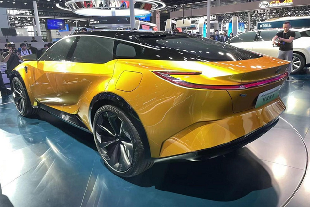 Toyota bZ Sport tại Trung Quốc "nhái" cả Ferrari lẫn Aston Martin? - Hình 7 Toyota bZ Sport tai Trung Quoc
