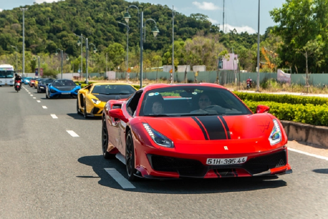 Đại gia Hoàng Kim Khánh "chốt đơn" siêu xe Ferrari chính hãng Việt Nam - Hình 4 Dai gia Hoang Kim Khanh