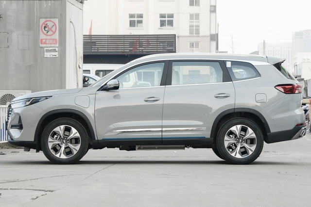 Chery Tiggo 8 Pro từ 548 triệu đồng sắp về Việt Nam "nhái" Lexus - Hình 3 Chery Tiggo 8 Pro tu 548 trieu dong sap ve Viet Nam