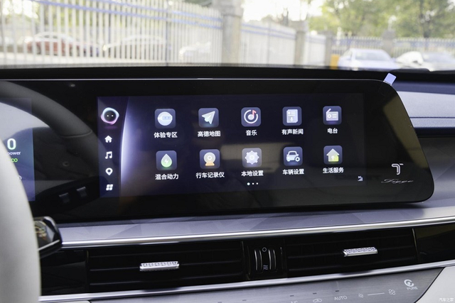 Chery Tiggo 8 Pro từ 548 triệu đồng sắp về Việt Nam "nhái" Lexus - Hình 8 Chery Tiggo 8 Pro tu 548 trieu dong sap ve Viet Nam