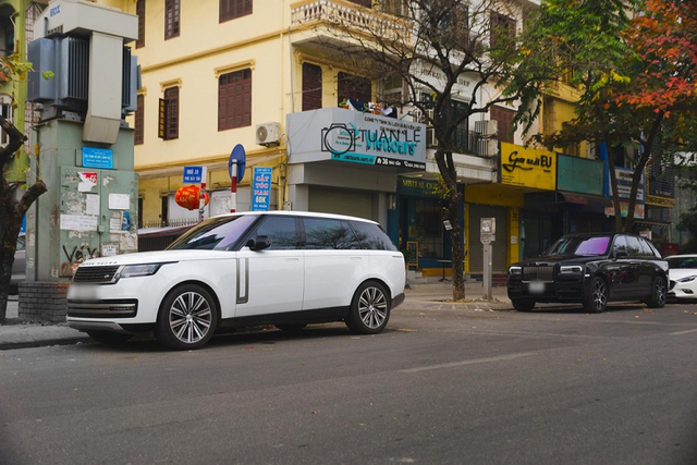 Cận cảnh dàn xe SUV trăm tỷ đồng xuất hiện trên 1 con phố ở Hà Nội Can canh dan xe SUV tram ty dong xuat hien tren 1 con pho o Ha Noi