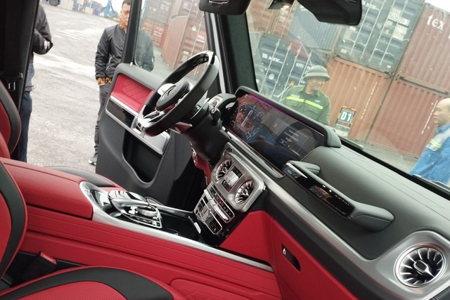 Xe Mercedes-AMG G63 hơn 11 tỷ bị bỏ quên từ năm 2018 ở Hài Phòng - Hình 4 Xe Mercedes-AMG G63 hon 11 ty bi bo quen tu nam 2018 o Hai Phong-Hinh-4
